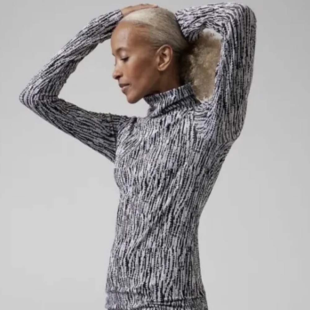 Athleta Flurry Elemental Turtleneck Black and White Long Sleeve Top Size S